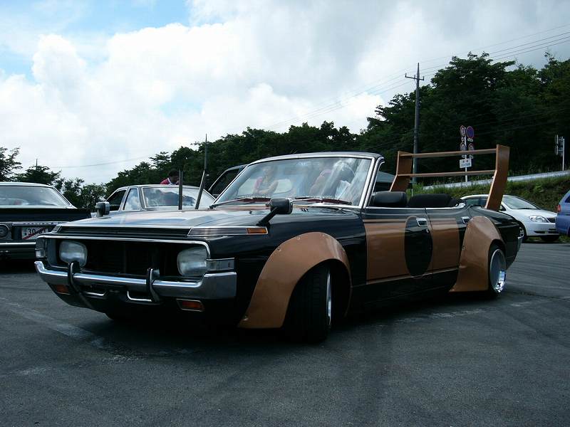 rare-bosozoku-cars-toyota-crown-ms65-1.j