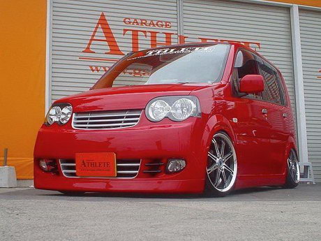 Third generation Daihatsu Move tuned by garage Athlete