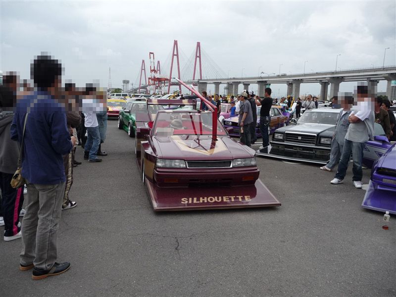 Exhaust of the week: R31 silhouette