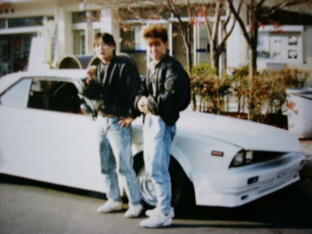 Bosozoku lifestyle: Pose in front of your Zokusha