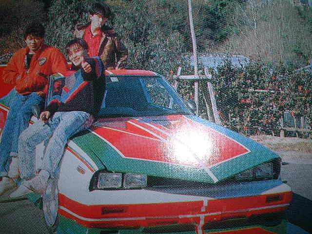 Bosozoku lifestyle: Pose in front of your Zokusha