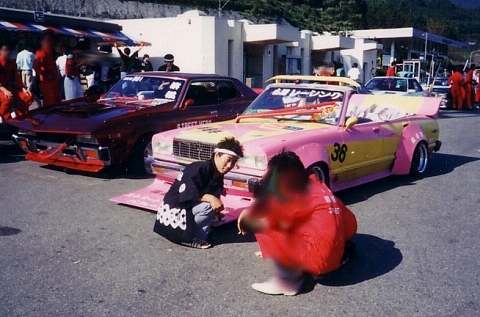 Bosozoku lifestyle: Pose in front of your Zokusha