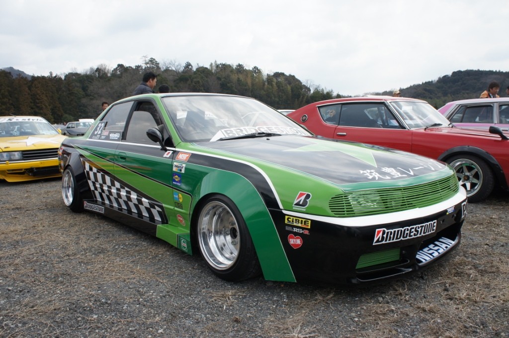 Four door Nissan Skyline R32