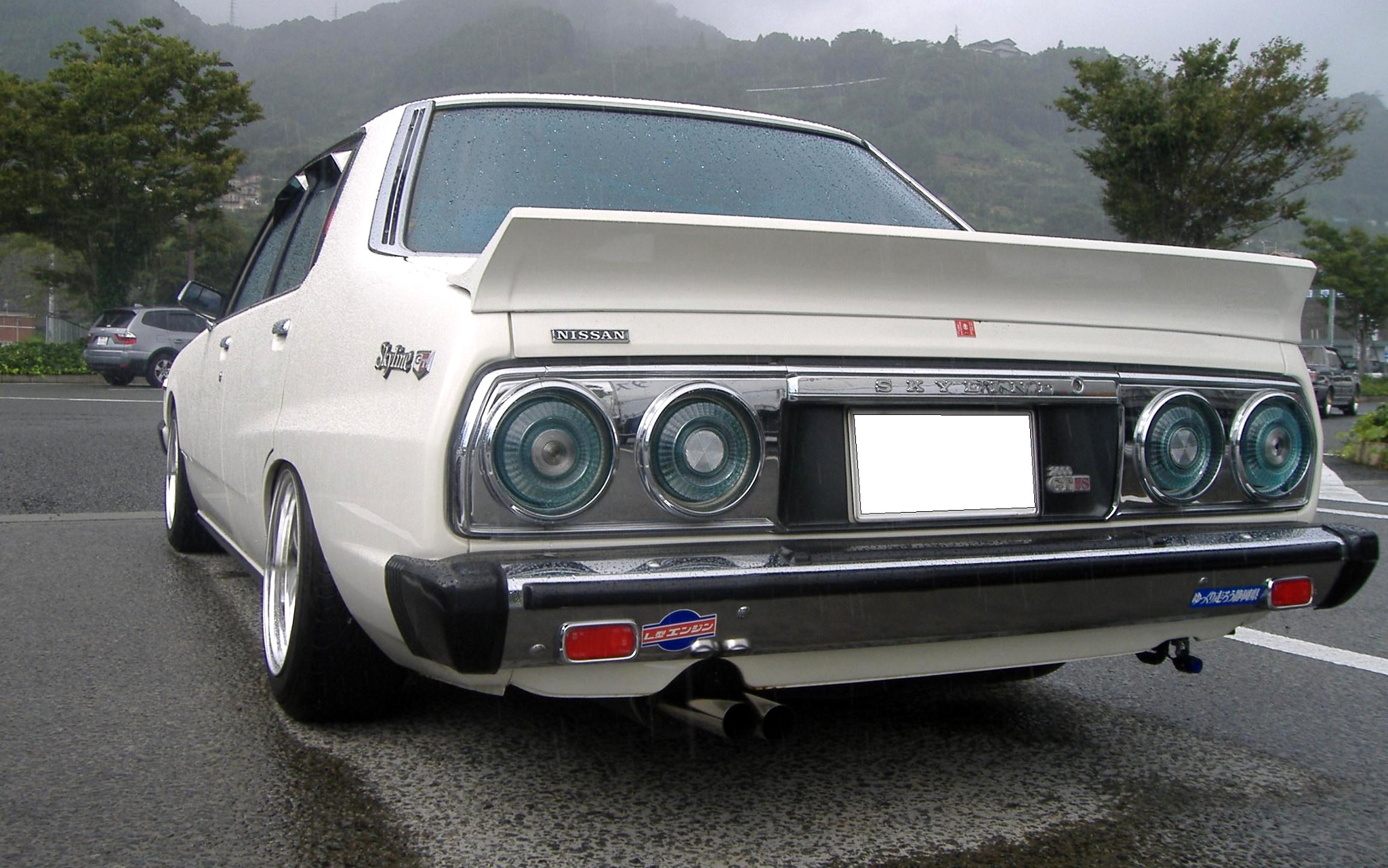 Shakotan Nissan Skyline 2000 GT-ES C210