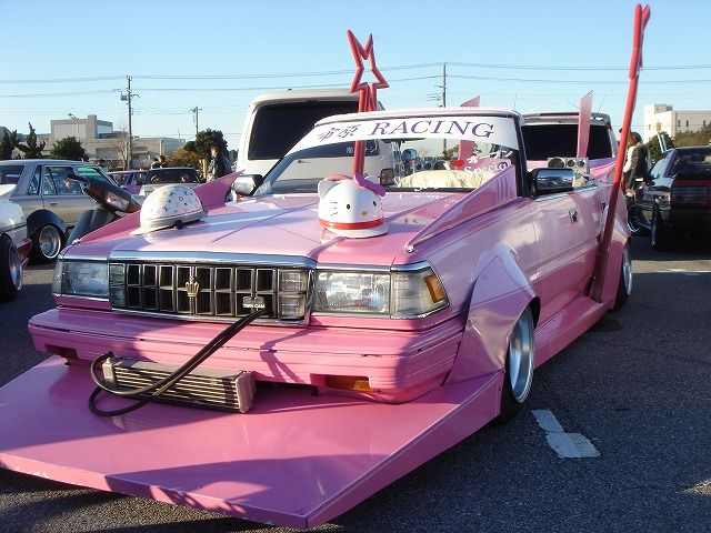 Hello Kitty starring Toyota Crown GS130!