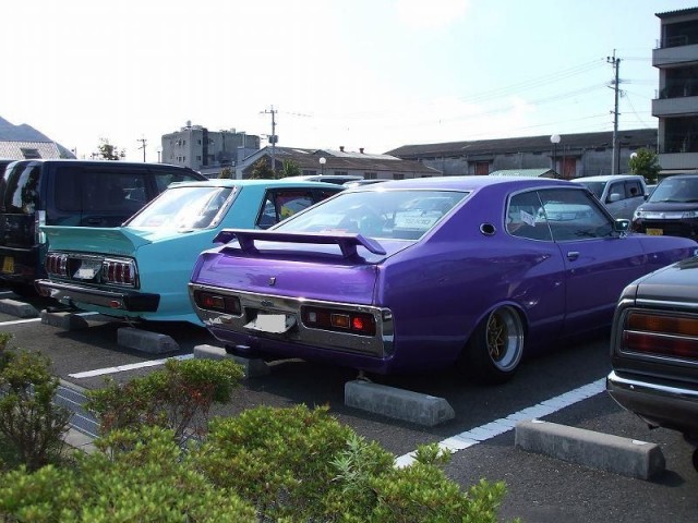 Pigsbutt Laurel SGX and Skyline Japan sedan