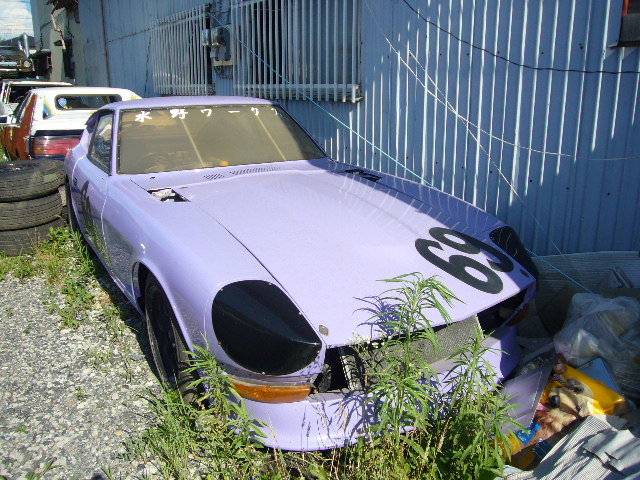 Mizuno Works S30 behind their garage